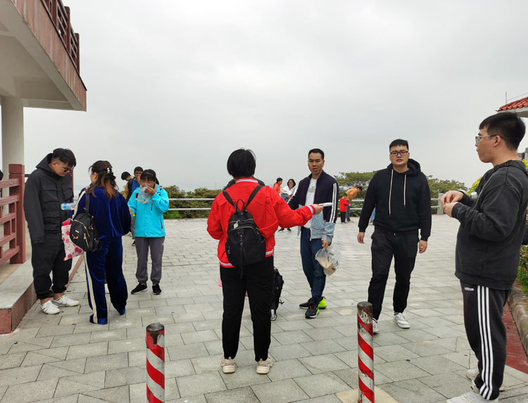 激揚(yáng)青春、奮勇攀登登山活動(dòng)